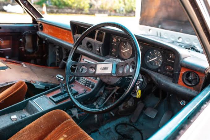 Fiat 130 sedan interior